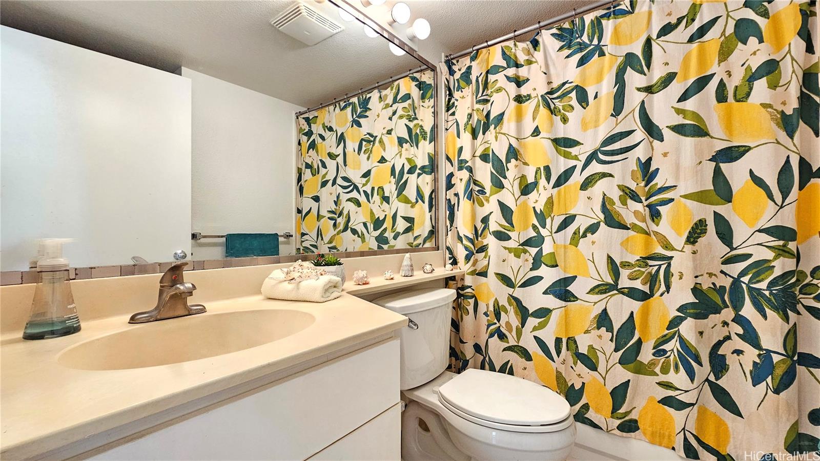 Waikele townhouse # X104, Waipahu, Hawaii - photo 20 of 25