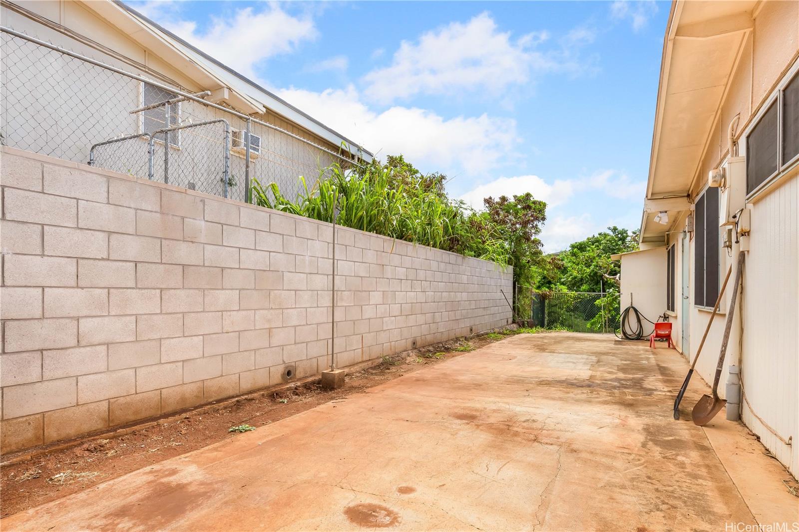 94-662  Kipou Street Harbor View, Waipahu home - photo 22 of 24