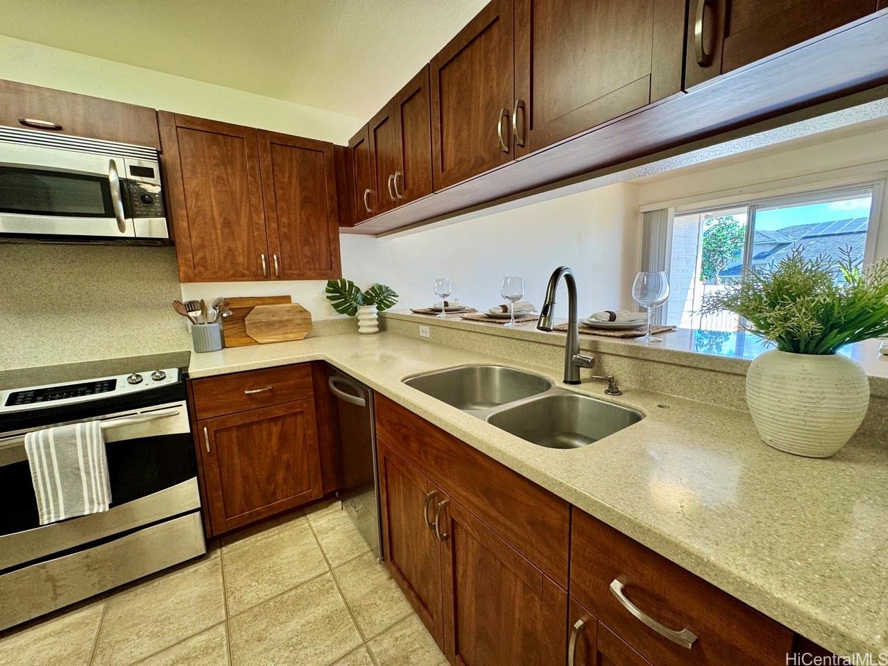 94-672 Lumiauau Street townhouse # G2, Waipahu, Hawaii - photo 4 of 20