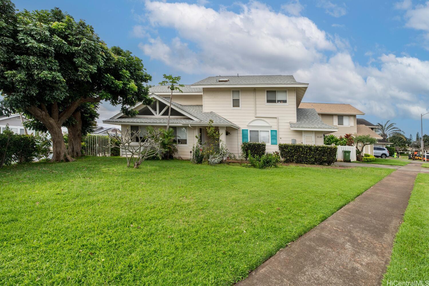 94-689  Lumiaina Street Waikele, Waipahu home - photo 3 of 25