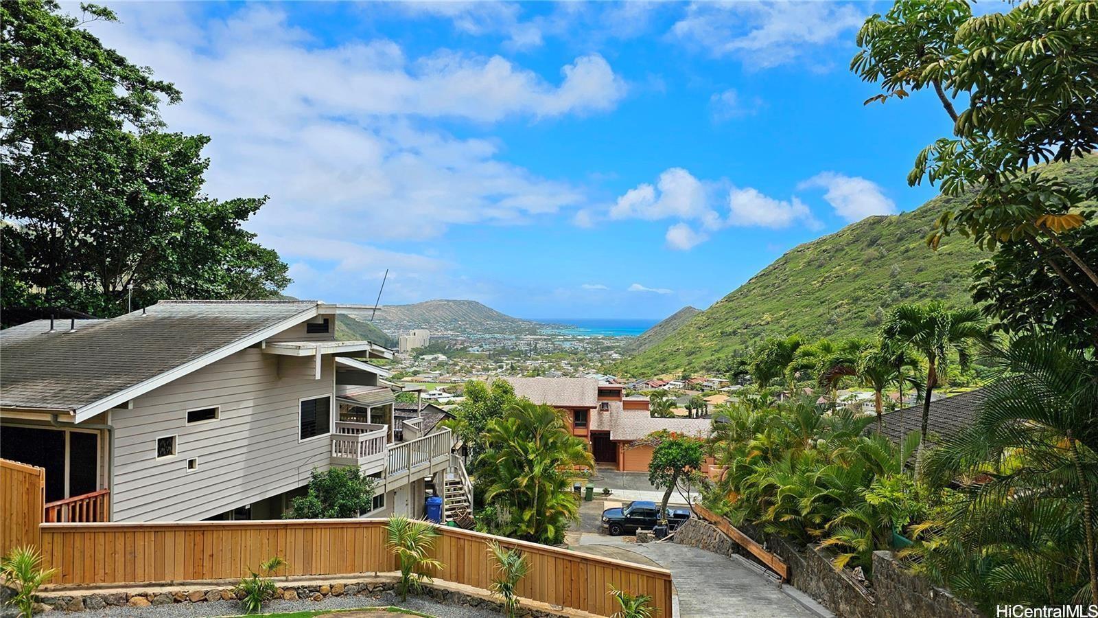 947  Uwao St Hahaione-upper, Hawaii Kai home - photo 2 of 25