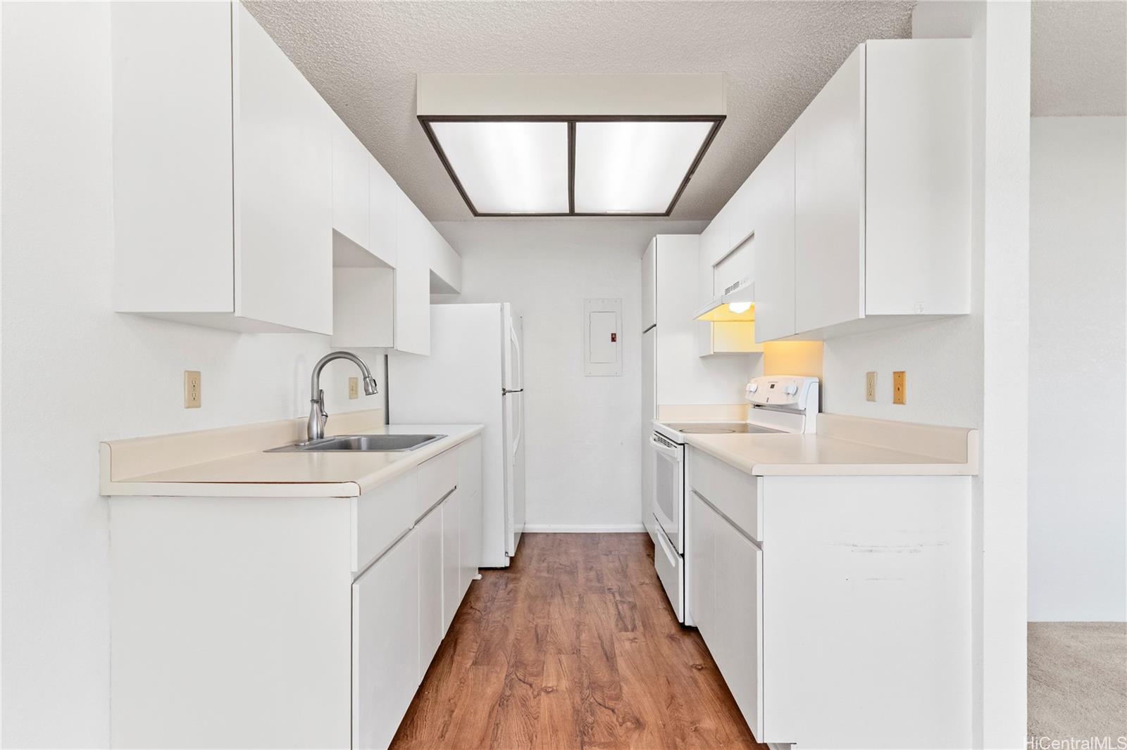 Hikino 3 condo # X5, Waipahu, Hawaii - photo 4 of 10