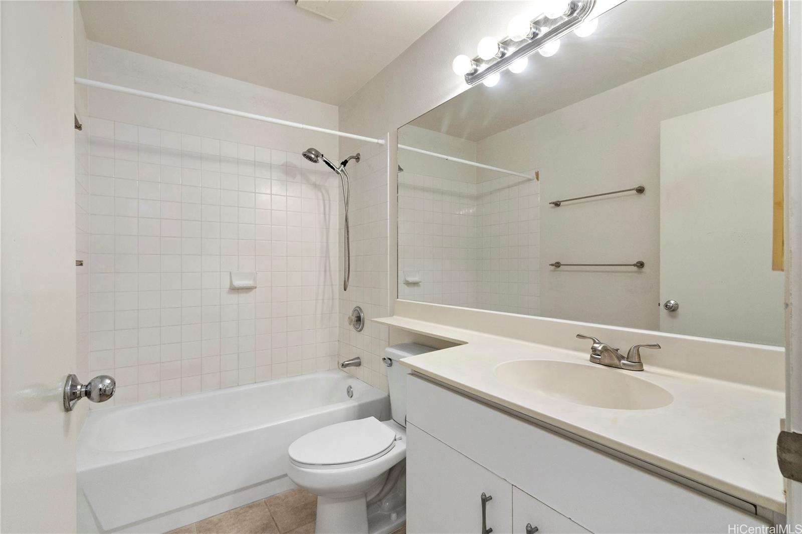 Waikele townhouse # CC2, Waipahu, Hawaii - photo 12 of 16