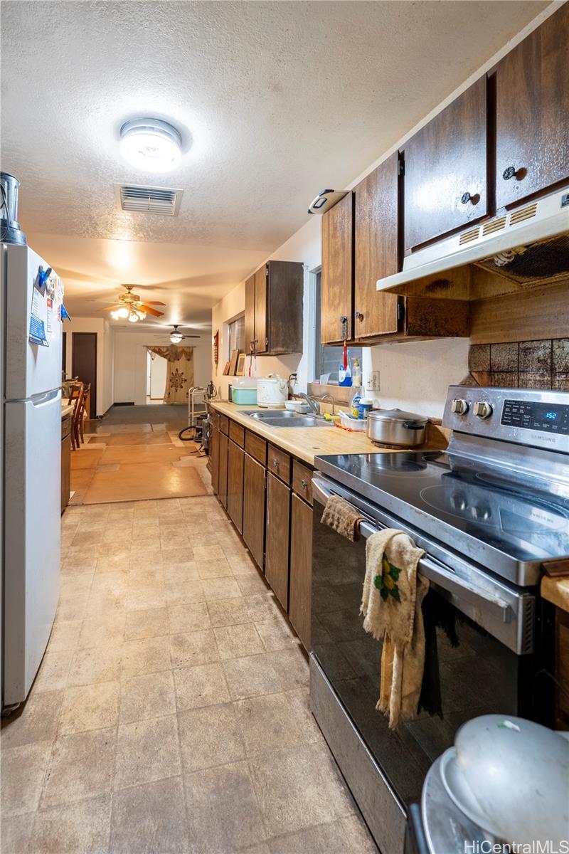 94-758  Kaiao Street Village Park, Waipahu home - photo 19 of 24