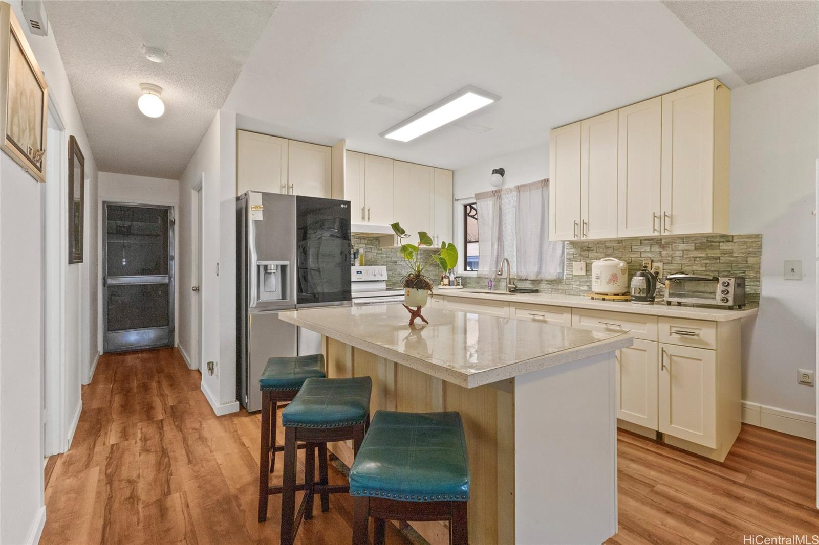 94-791  Kaaka Street Village Park, Waipahu home - photo 3 of 19