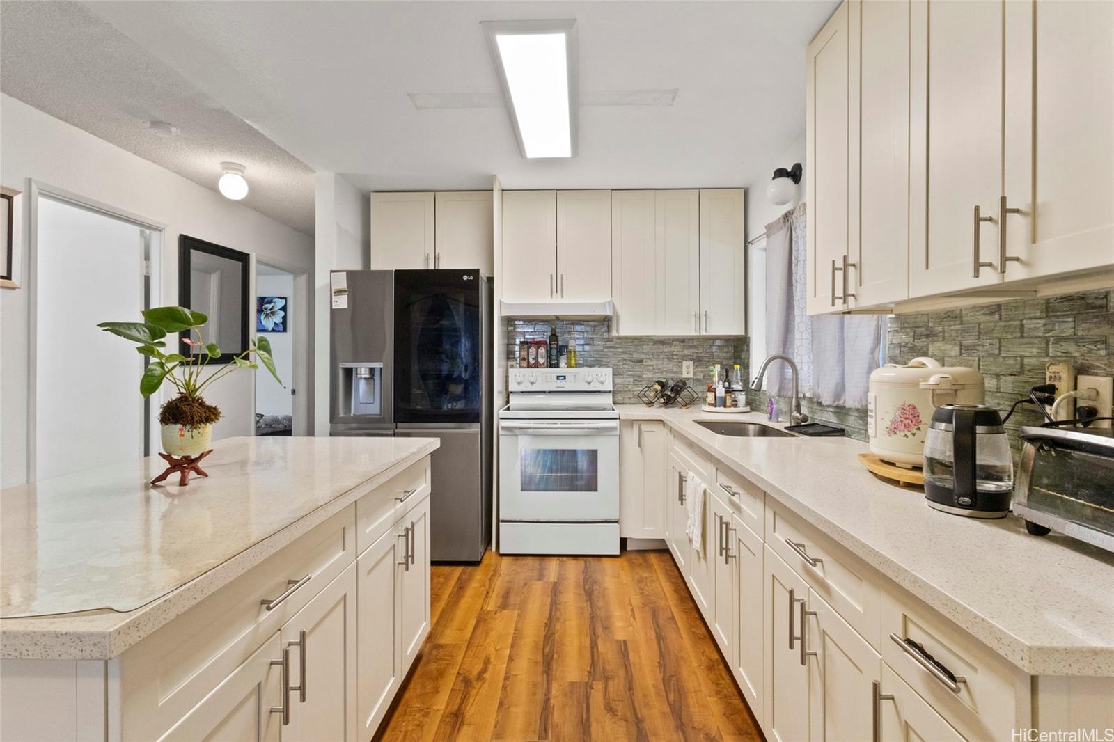 94-791  Kaaka Street Village Park, Waipahu home - photo 4 of 19