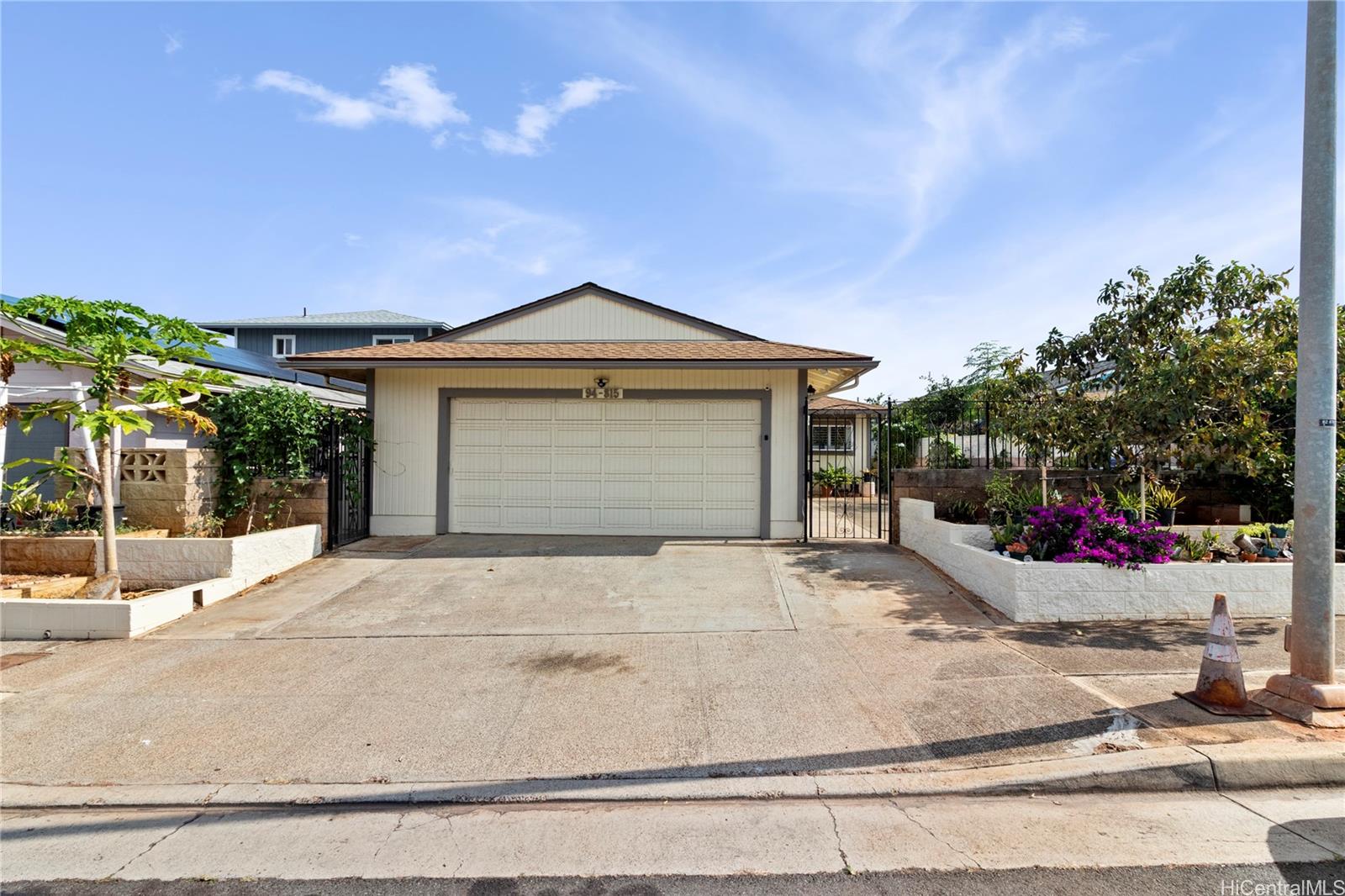 94-815  Kaaka Street Village Park, Waipahu home - photo 2 of 10