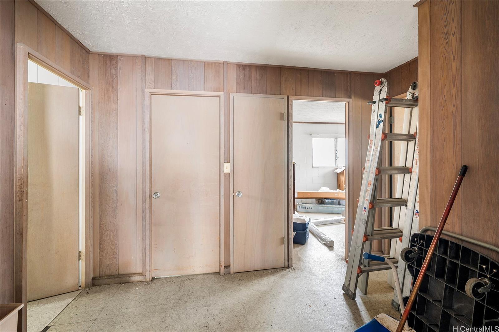 94-815  Waipahu Street Waipahu-lower, Waipahu home - photo 4 of 15