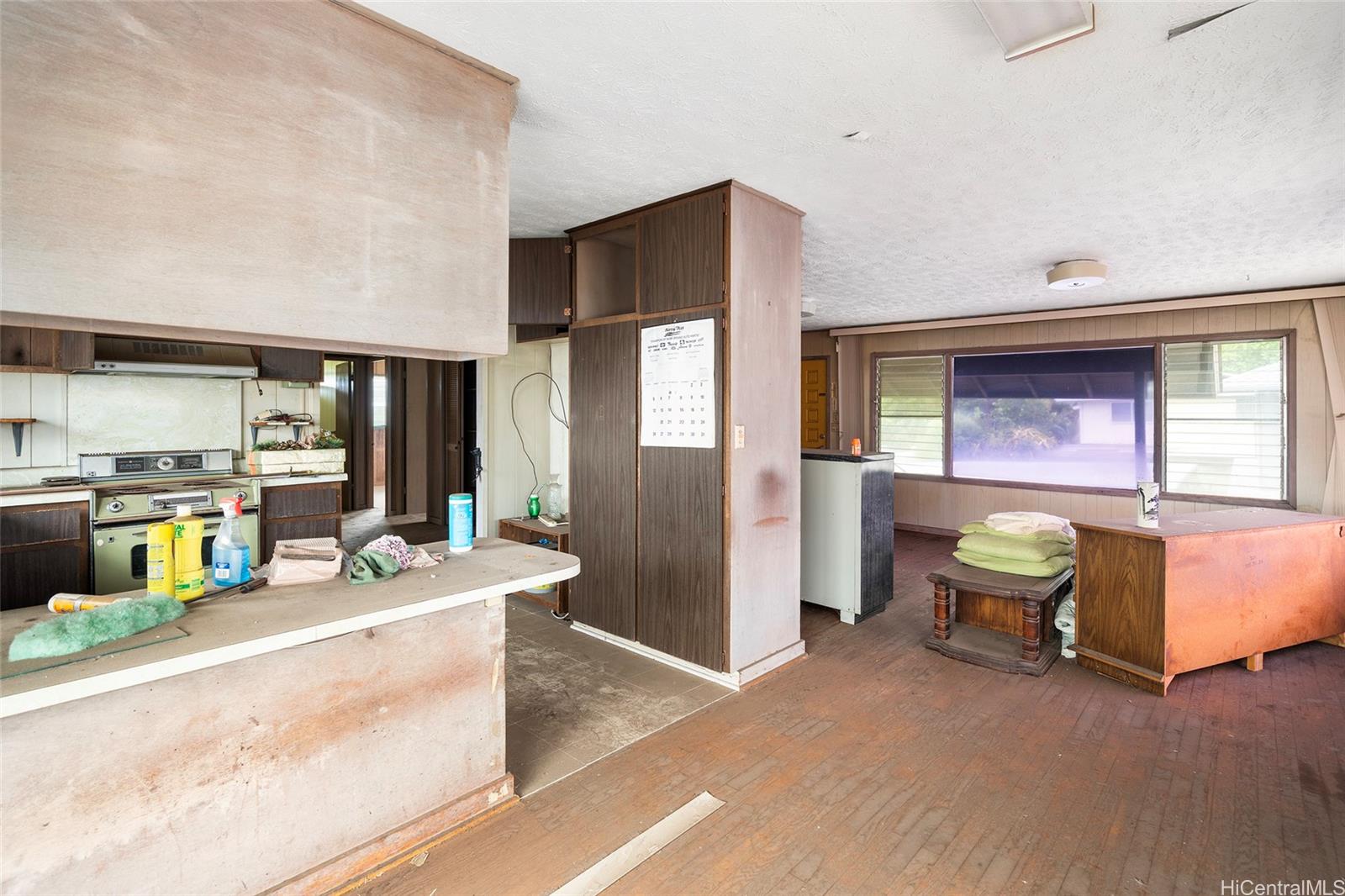 94-815  Waipahu Street Waipahu-lower, Waipahu home - photo 6 of 15