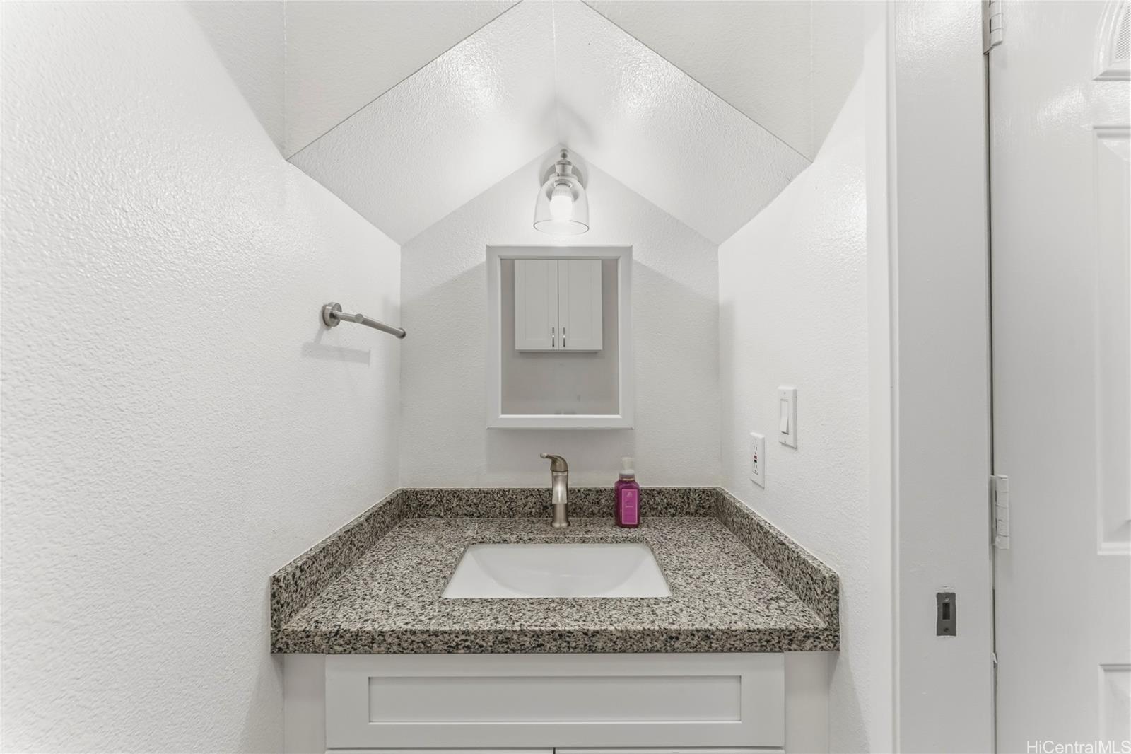 Waikele Community Assoc townhouse # F102, Waipahu, Hawaii - photo 12 of 25