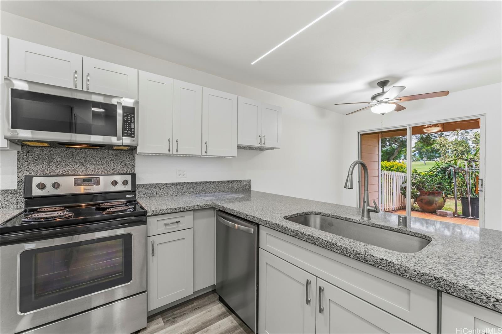 Waikele Community Assoc townhouse # F102, Waipahu, Hawaii - photo 8 of 25