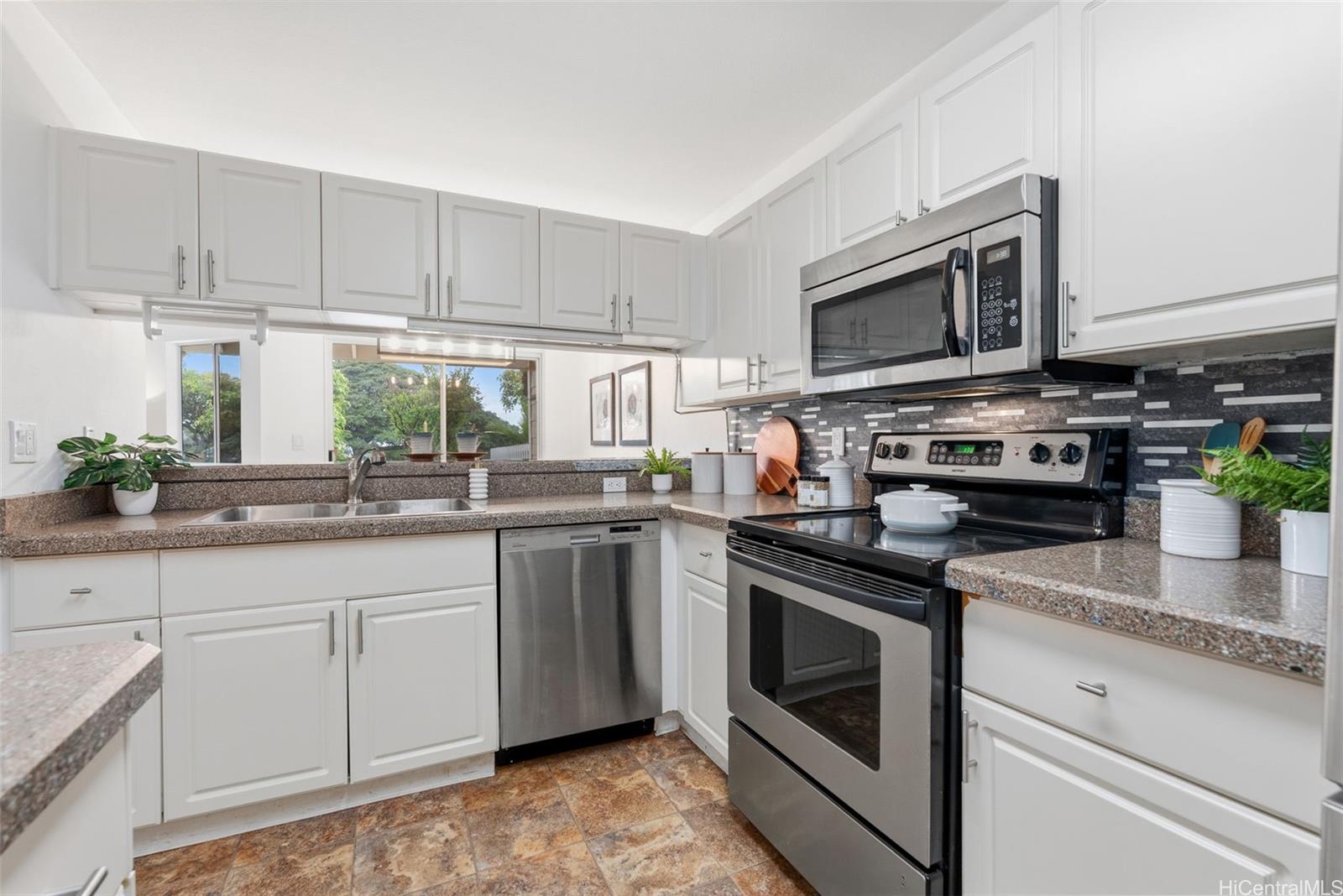 Waikele Community Assoc townhouse # K105, Waipahu, Hawaii - photo 7 of 24