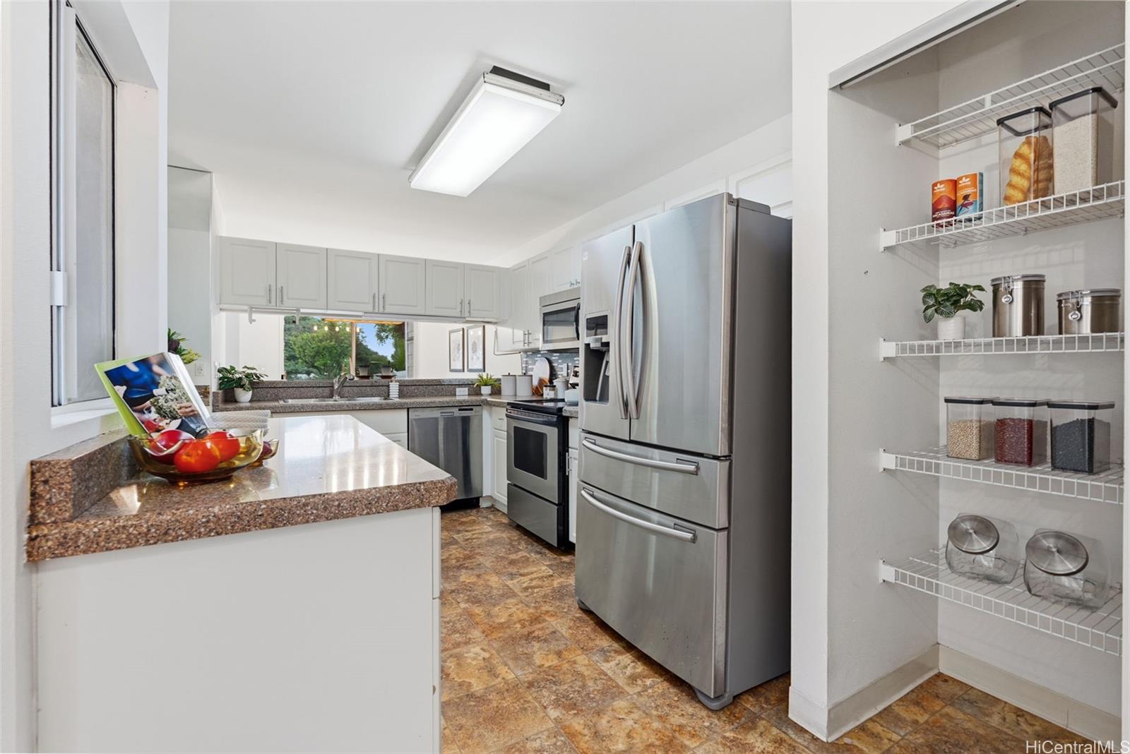 Waikele Community Assoc townhouse # K105, Waipahu, Hawaii - photo 9 of 24