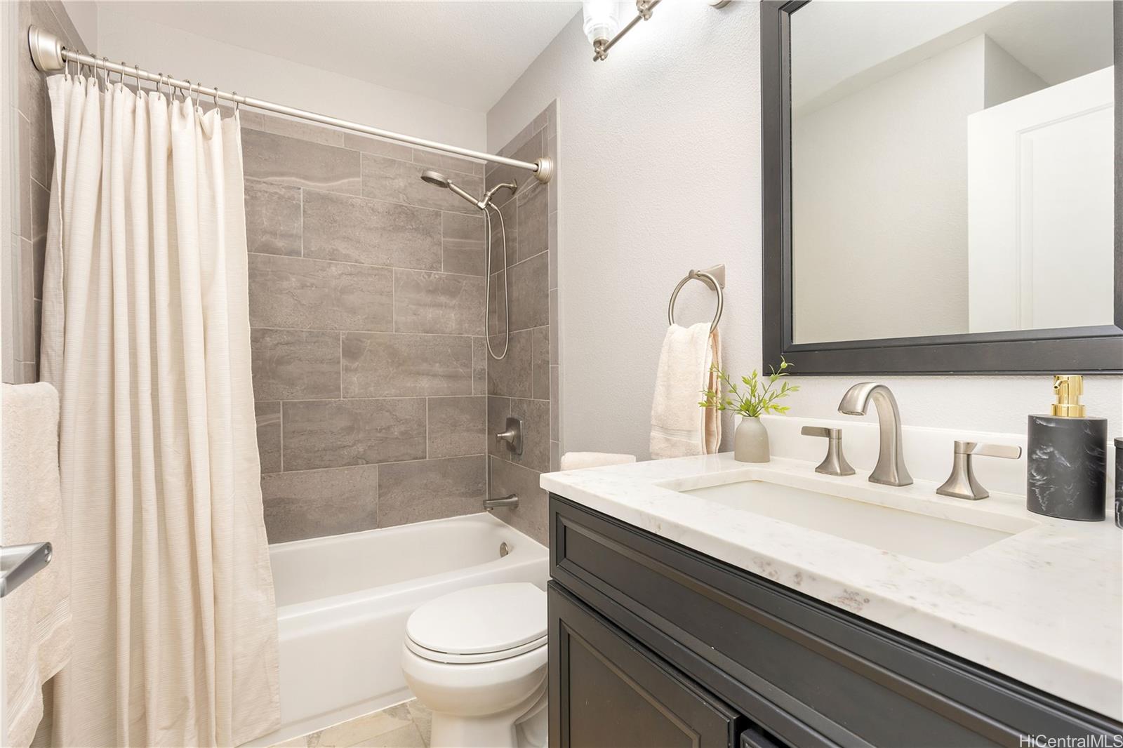 Waikele Community Association townhouse # M101, Waipahu, Hawaii - photo 11 of 25