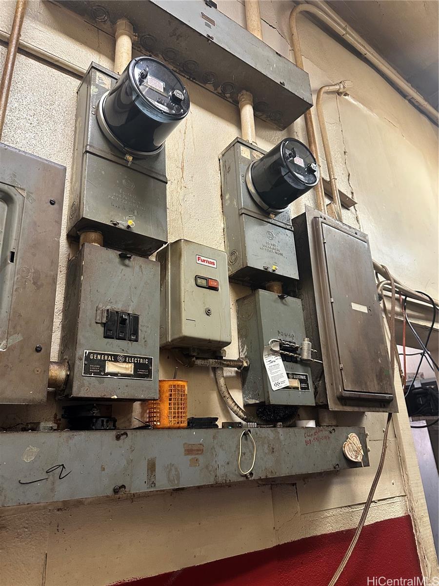 94-891  Waipahu Street Waipahu-lower, Waipahu home - photo 2 of 17