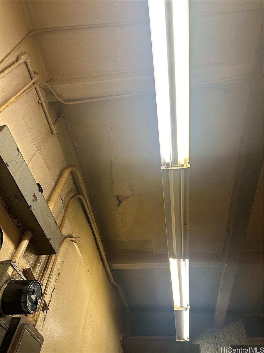 94-891  Waipahu Street Waipahu-lower, Waipahu home - photo 4 of 17