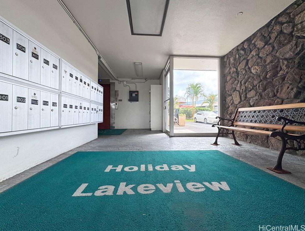 949 Ala Nanala St Honolulu - Rental - photo 2 of 18