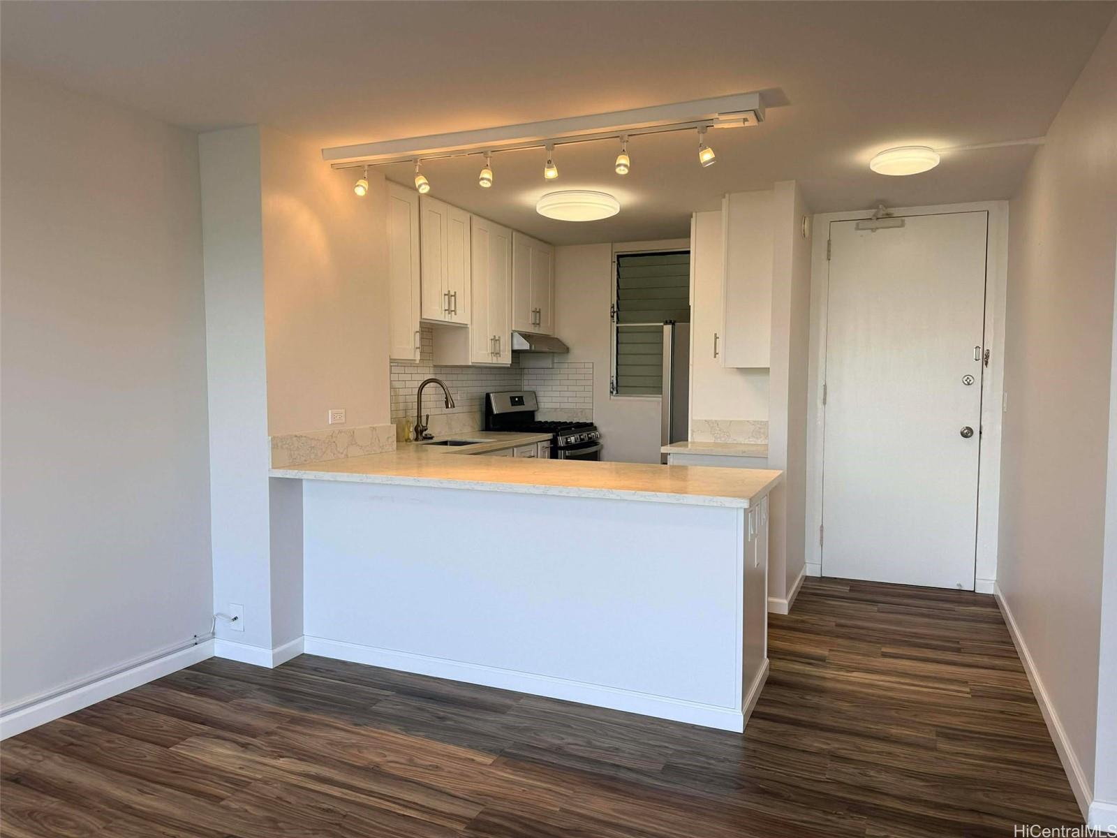 Holiday Lakeview condo # 1202, Honolulu, Hawaii - photo 3 of 11