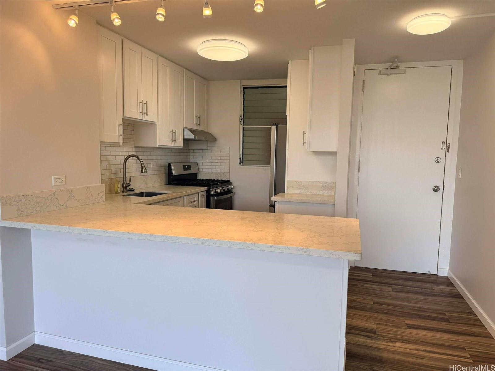 Holiday Lakeview condo # 1202, Honolulu, Hawaii - photo 4 of 11