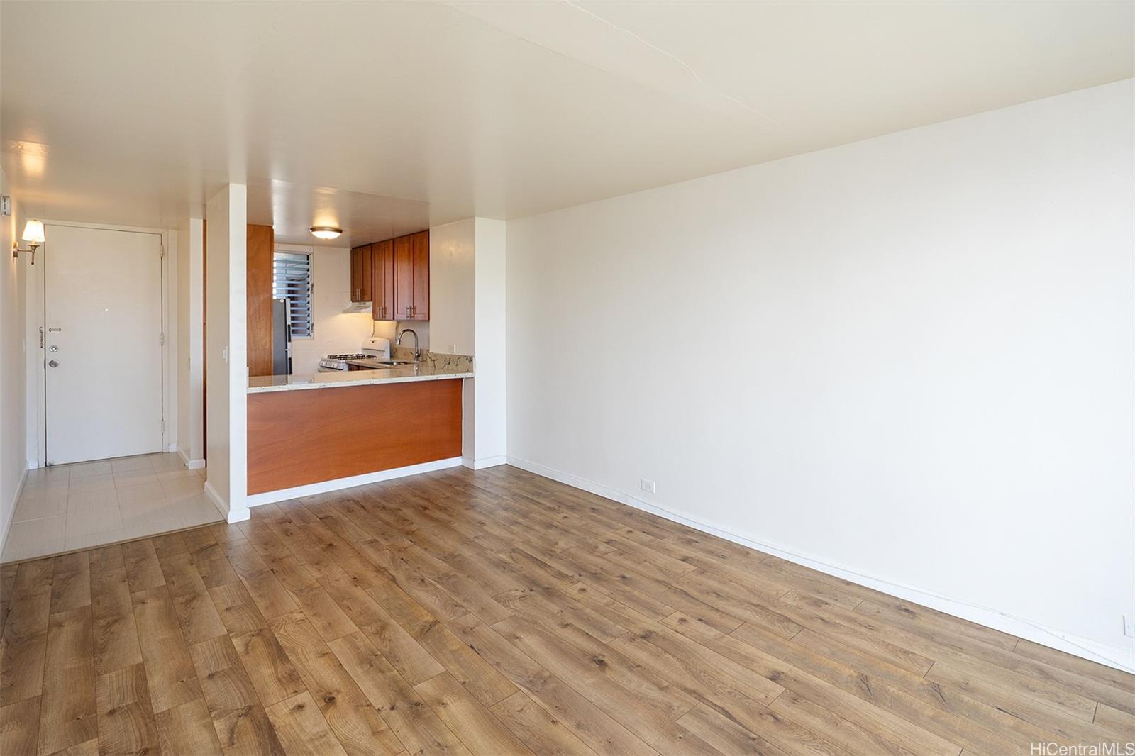 949 Ala Nanala St Honolulu - Rental - photo 3 of 18