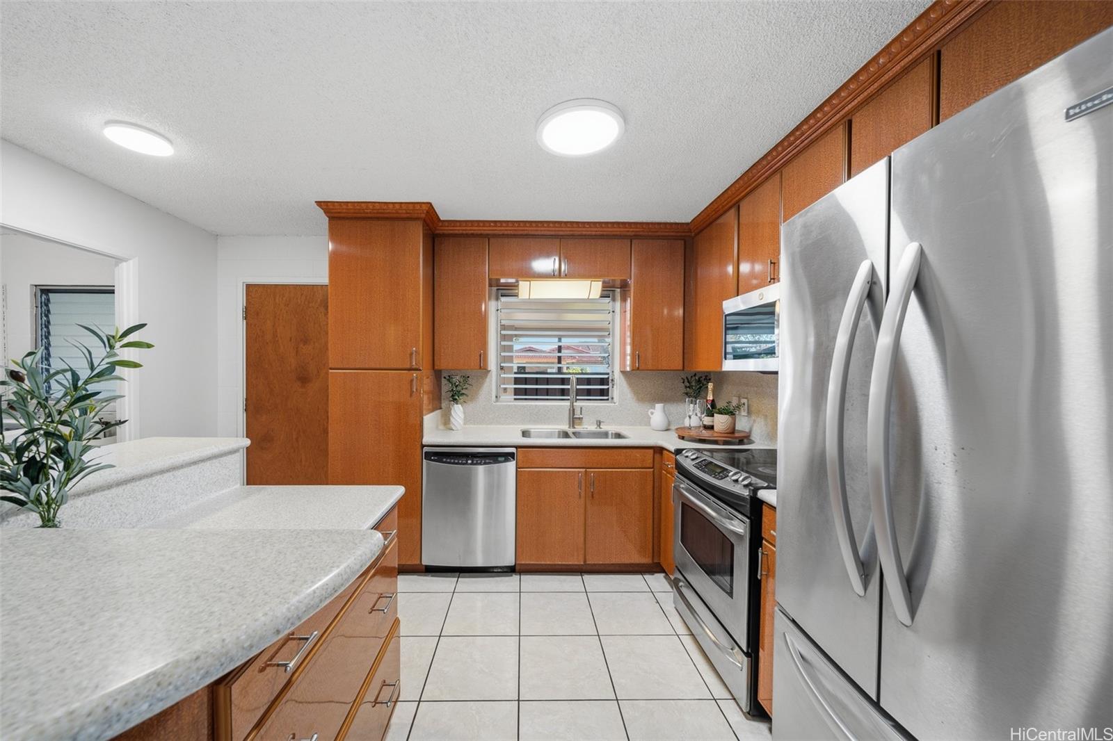 94-934  Hiapo Street Waipahu Estates, Waipahu home - photo 11 of 23