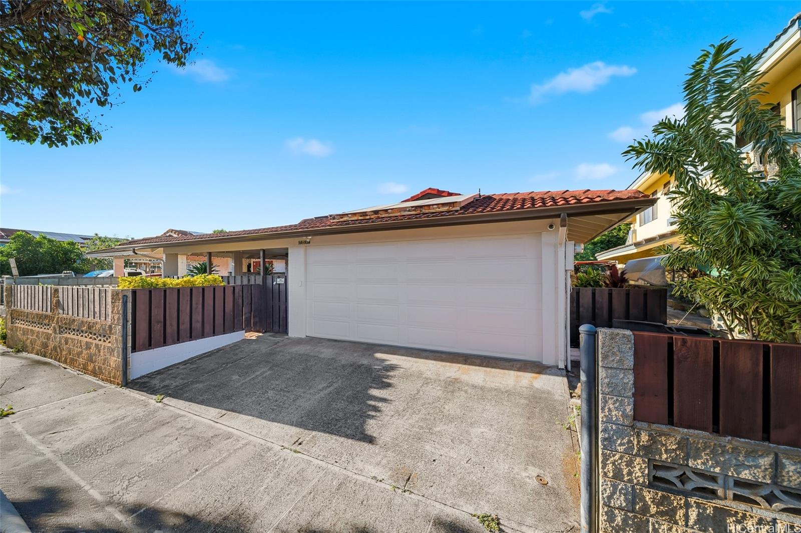 94-934  Hiapo Street Waipahu Estates, Waipahu home - photo 3 of 23