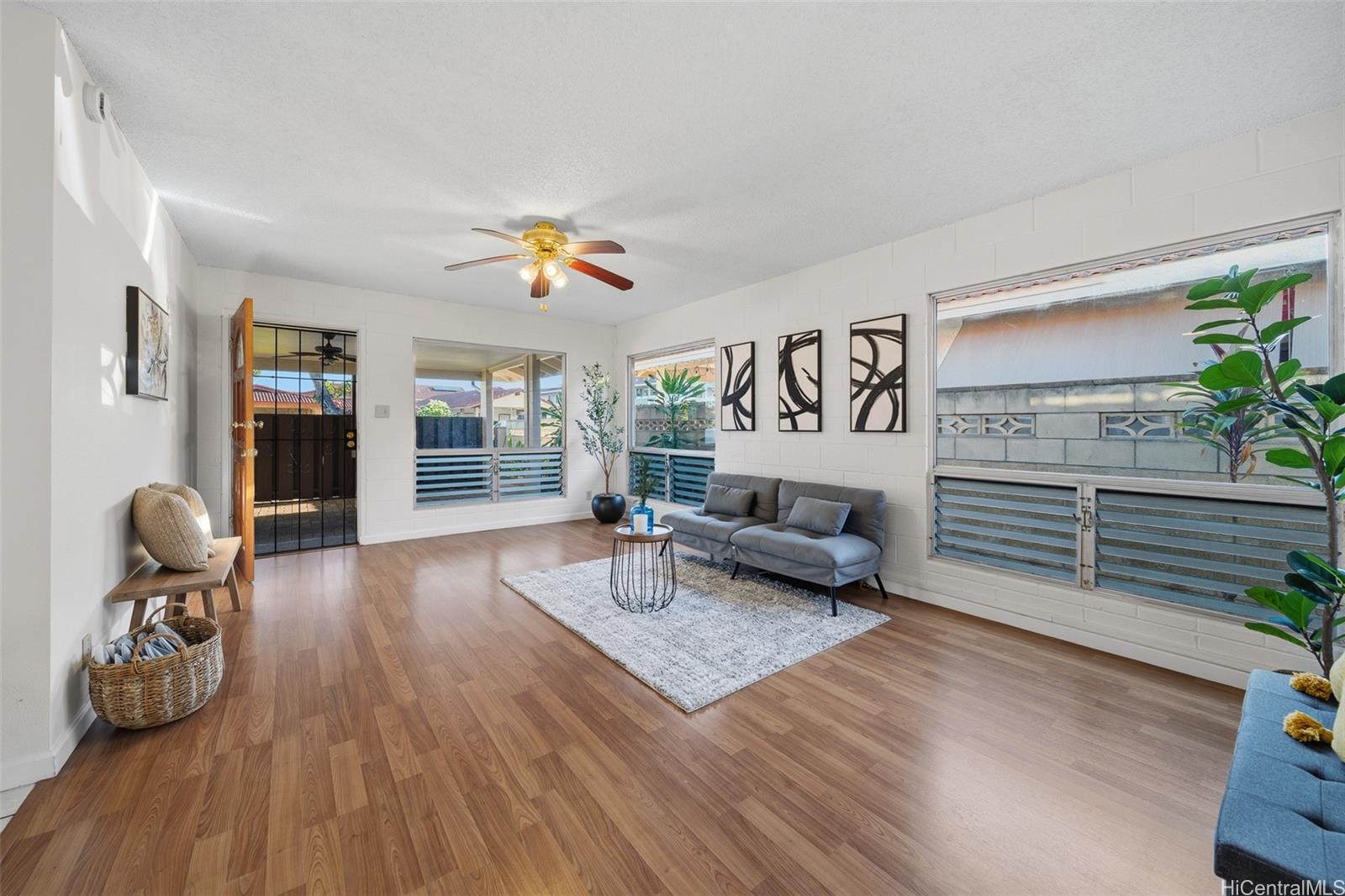 94-934  Hiapo Street Waipahu Estates, Waipahu home - photo 4 of 23