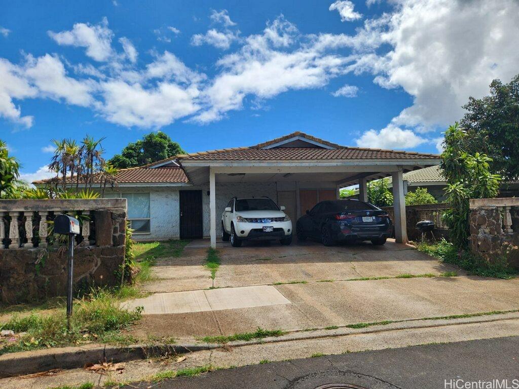 94-995  Kuhaulua Street Waipahu Estates, Waipahu home - photo 2 of 2