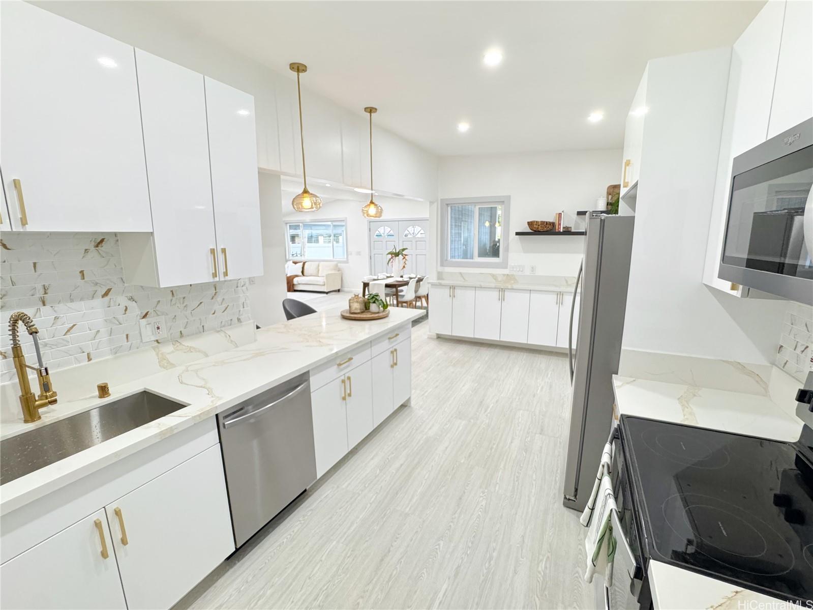 95-092  Waipuka Street Waipio Acres/waikalani Woodlands, Central home - photo 8 of 17