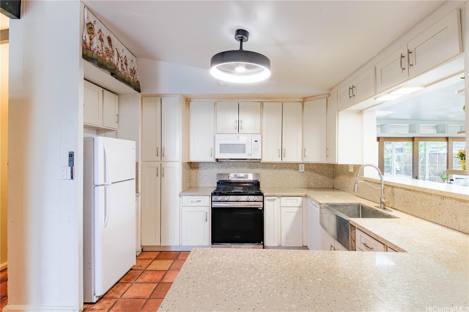 951  Holoholo Street Enchanted Lake, Kailua home - photo 3 of 19