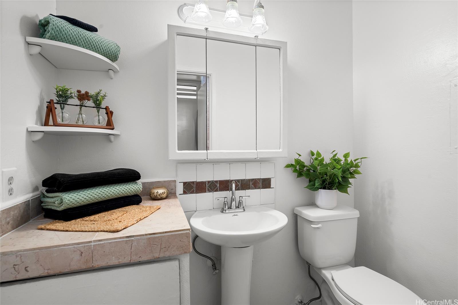 Mililani Town Association townhouse # 424, Mililani, Hawaii - photo 5 of 25