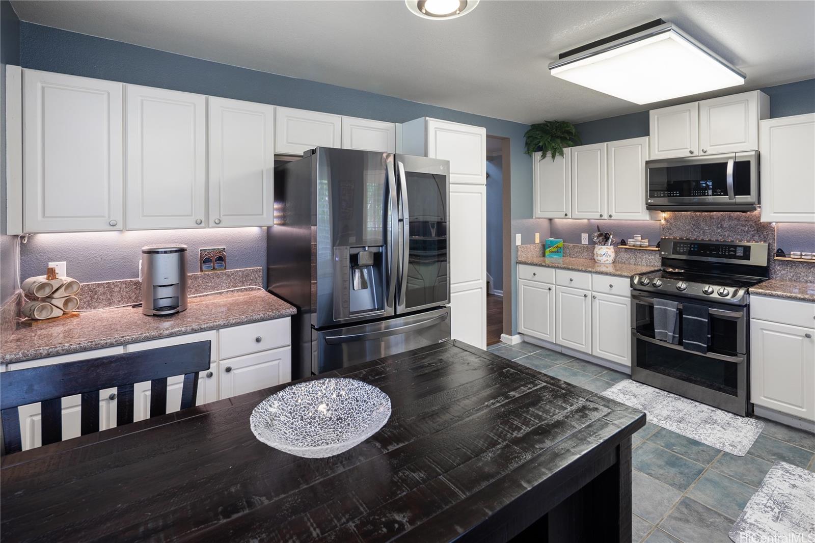 95-1003  Puulu Street Mililani Mauka, Central home - photo 5 of 25