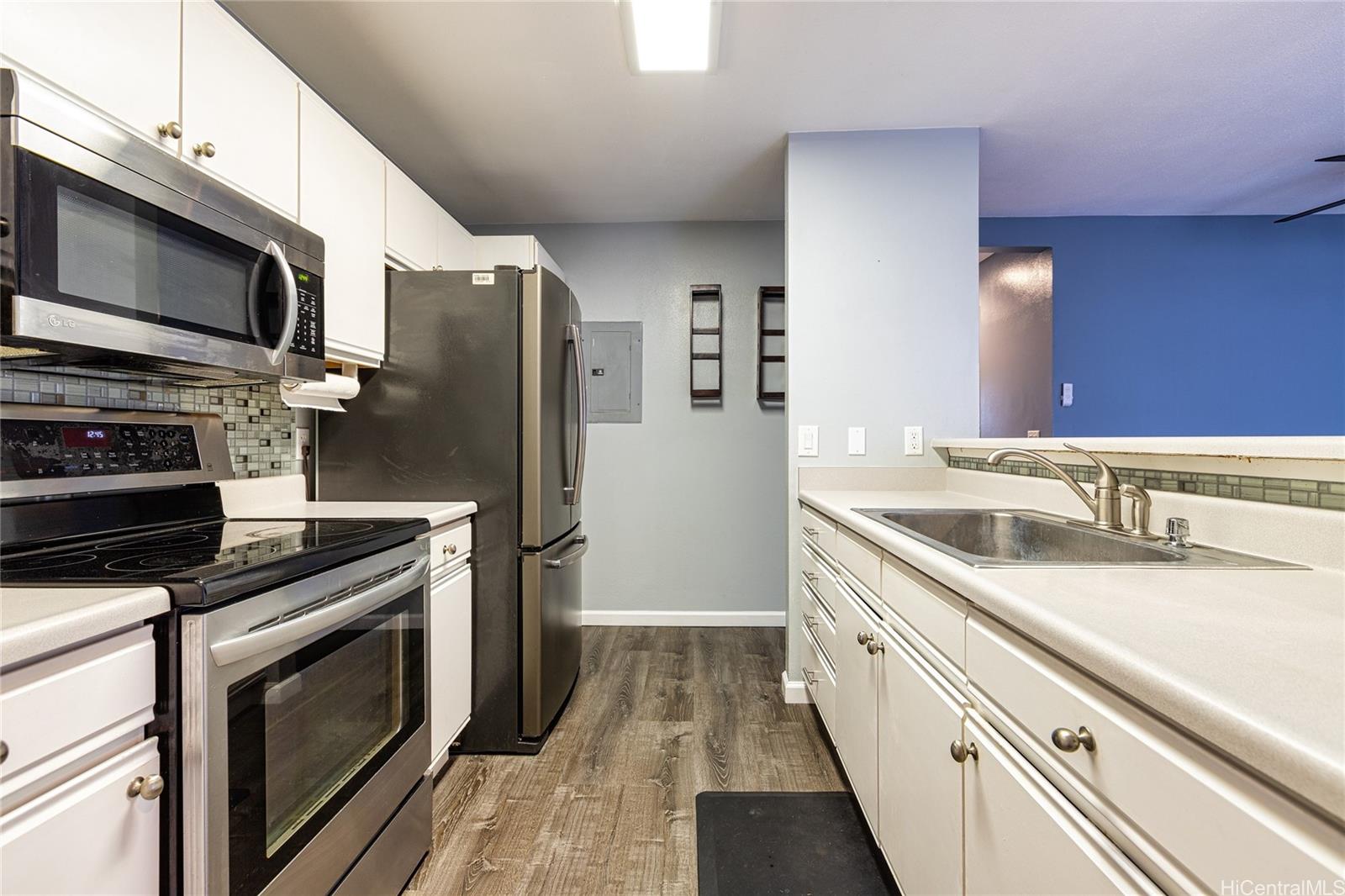 95-1011 Kaapeha Street Honolulu - Rental - photo 3 of 19