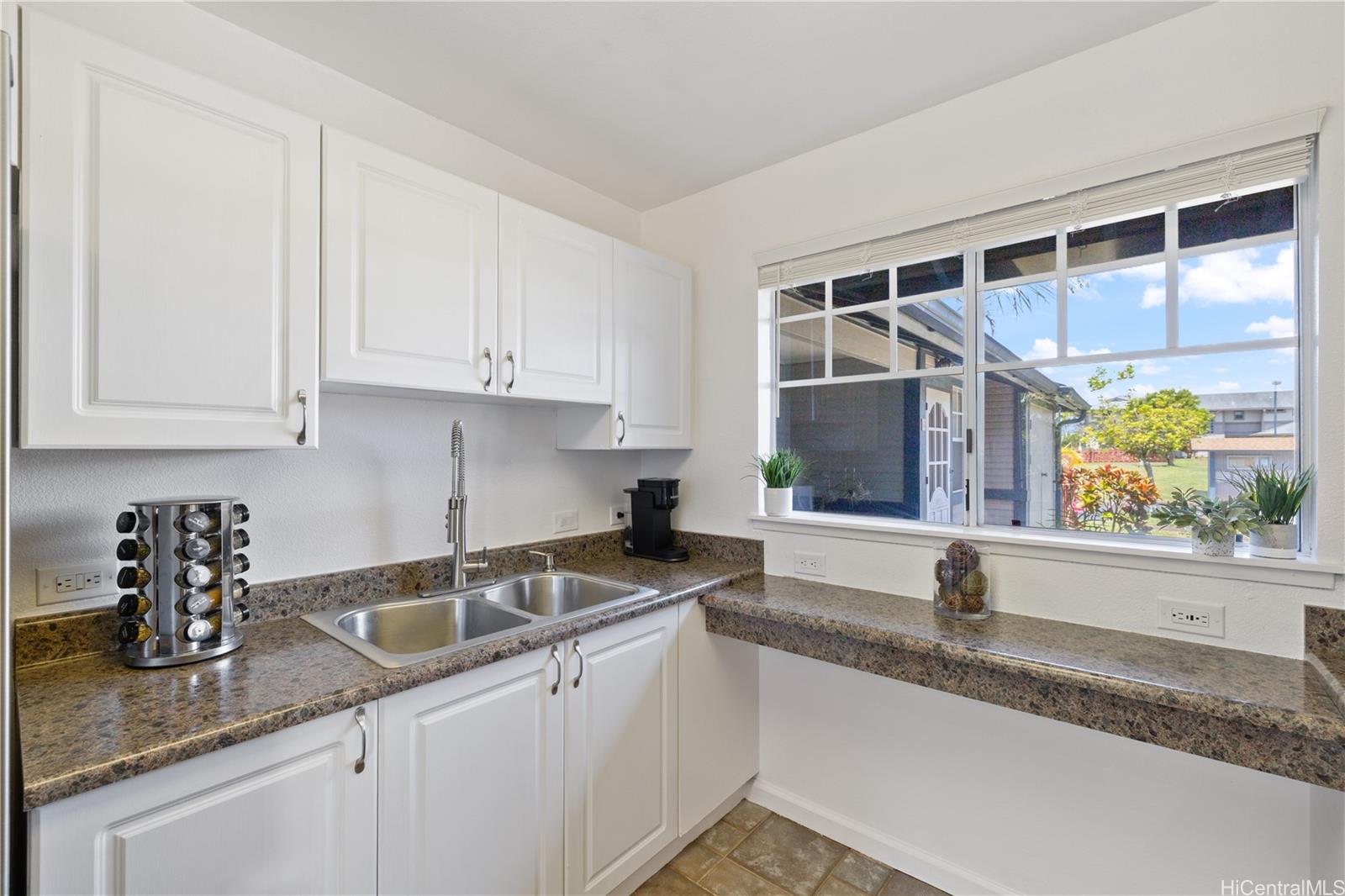 Mililani Town townhouse # 123, Mililani, Hawaii - photo 5 of 21