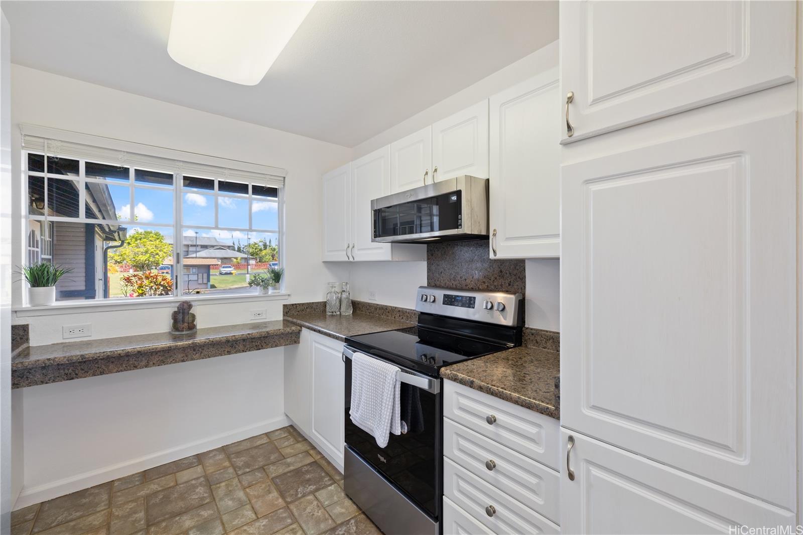 Mililani Town townhouse # 123, Mililani, Hawaii - photo 7 of 21