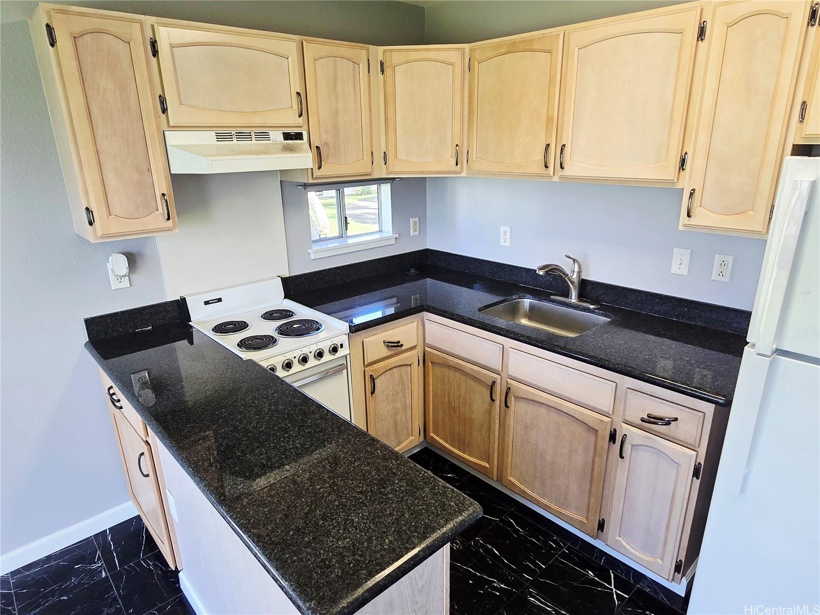 MTA townhouse # 111, Mililani, Hawaii - photo 5 of 14