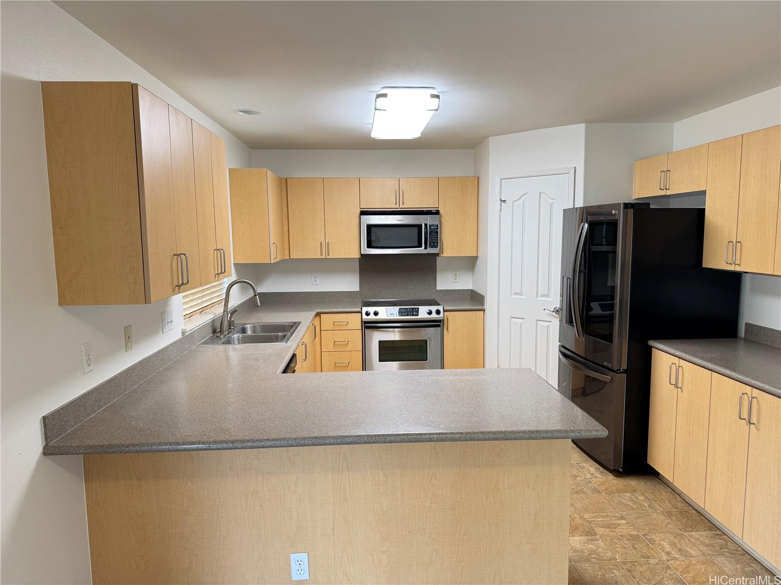 95-1027 Moohele St Mililani - Rental - photo 6 of 19