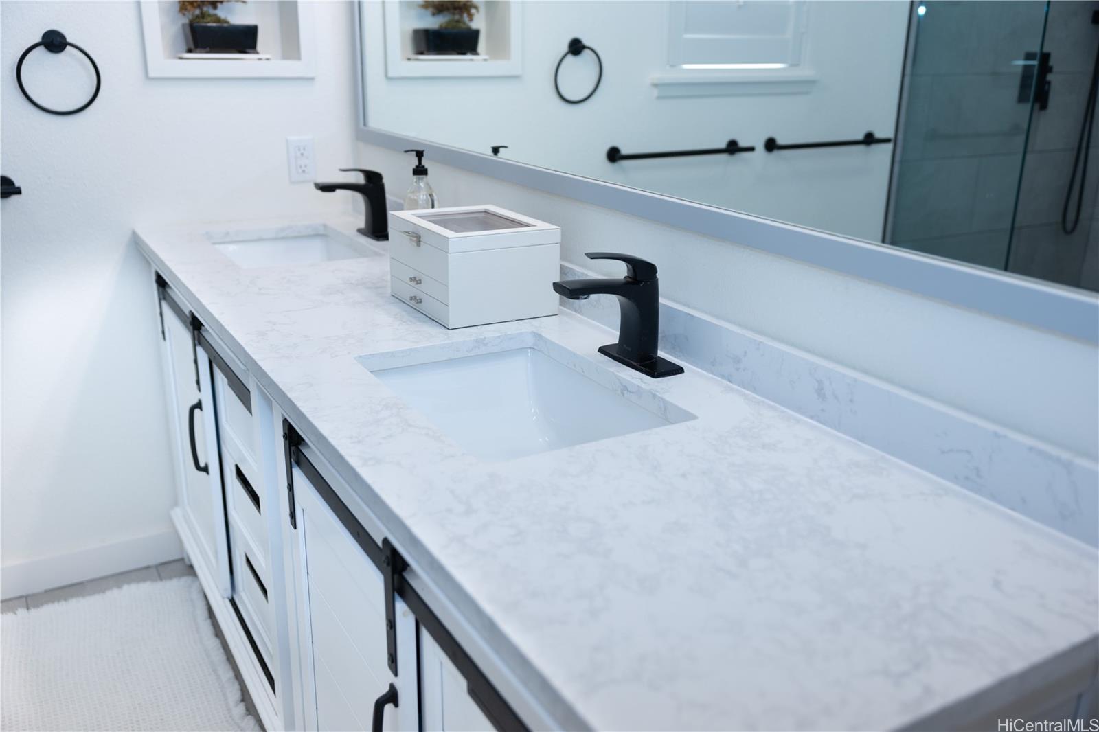 95-1033  Hoama Street Mililani Mauka, Central home - photo 14 of 16