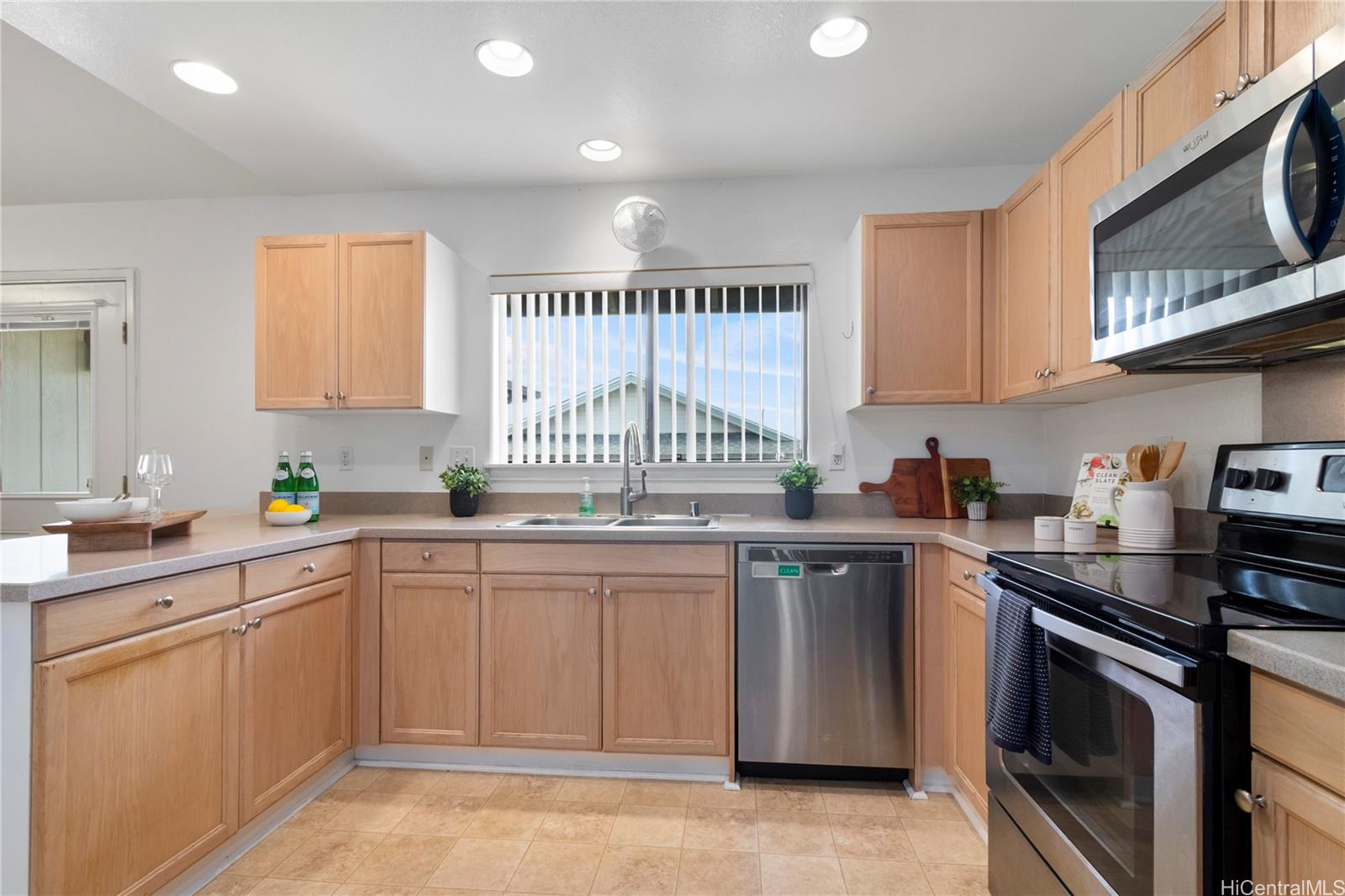 95-1035  Hookaau Street Mililani Mauka, Central home - photo 8 of 25