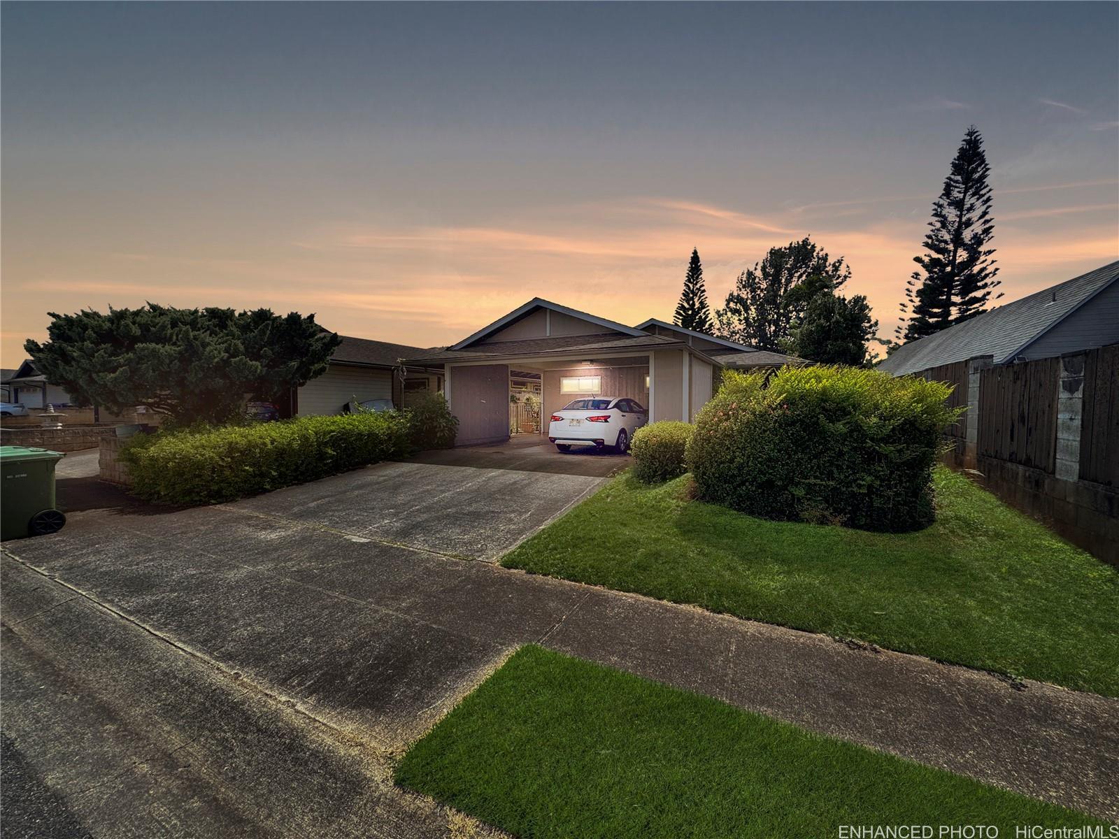 95-1045  Eulu Street Mililani Area, Central home - photo 2 of 18