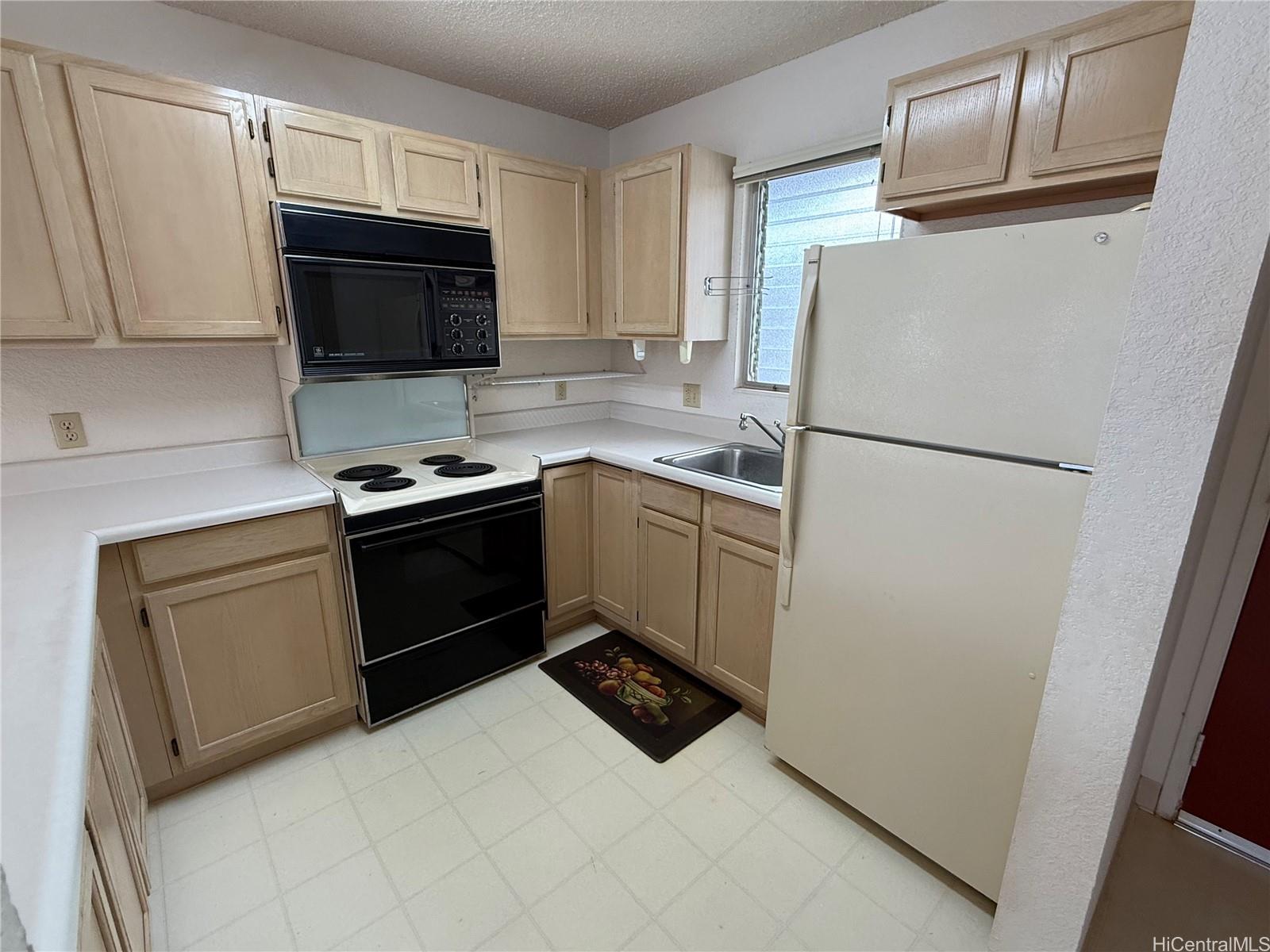 95-1050 Makaikai St Mililani - Rental - photo 4 of 9