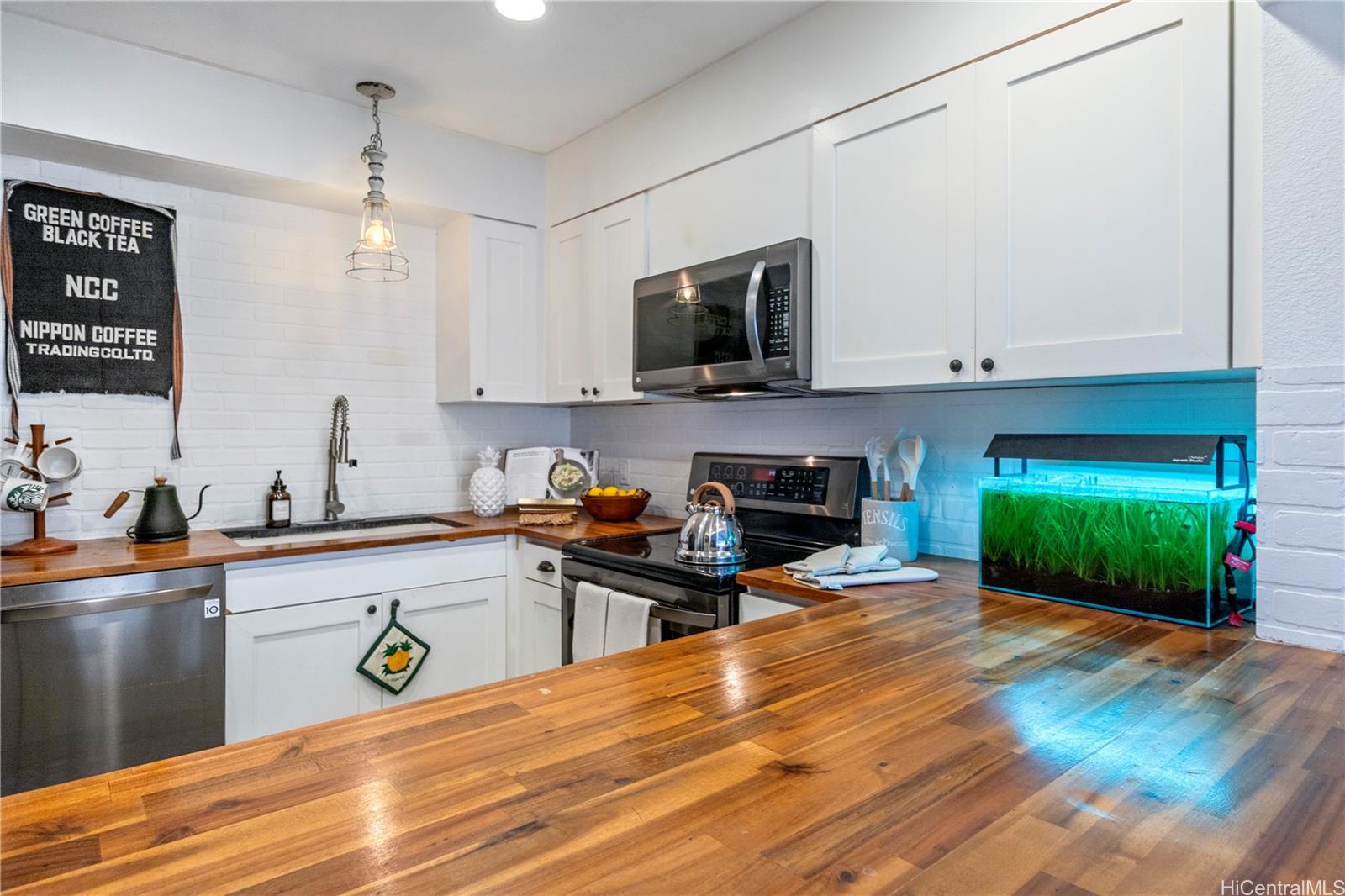 Kumelewai Court 2 condo # G, Mililani, Hawaii - photo 6 of 19