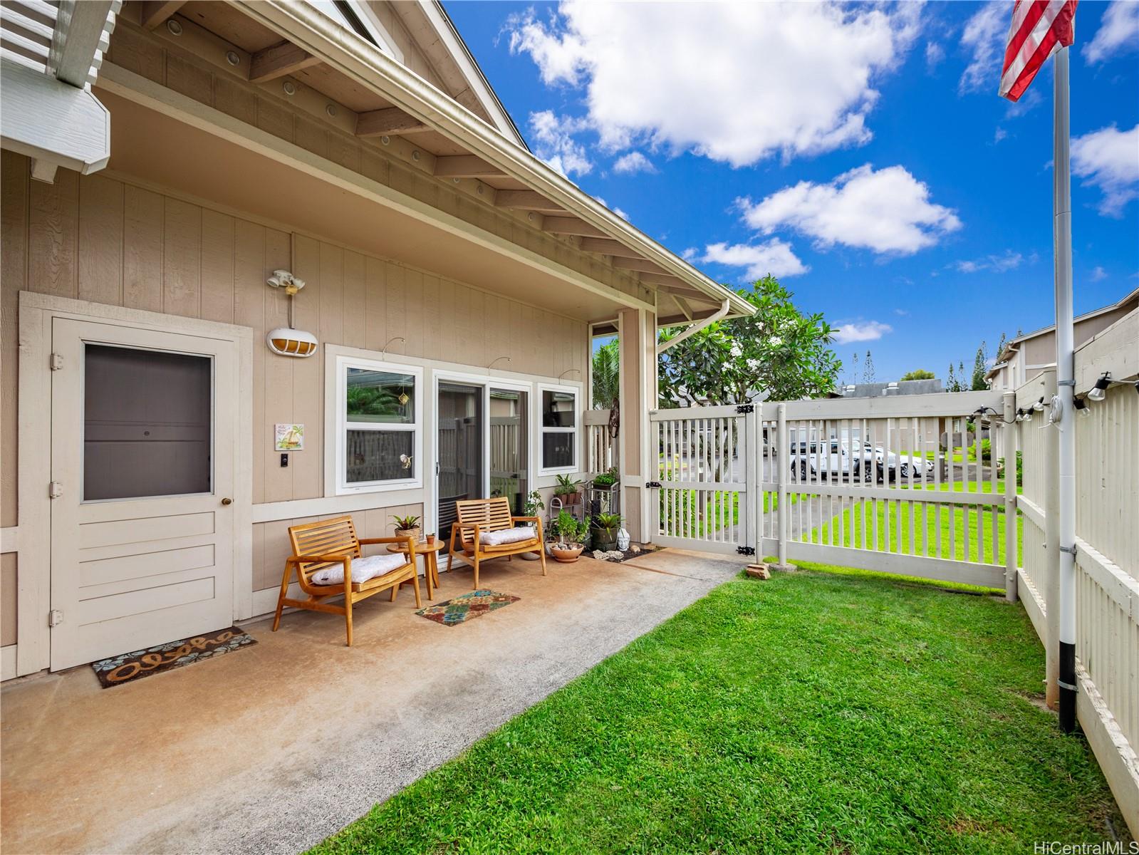 95-1060 A Ainamakua Drive townhouse # 121, Mililani, Hawaii - photo 4 of 25