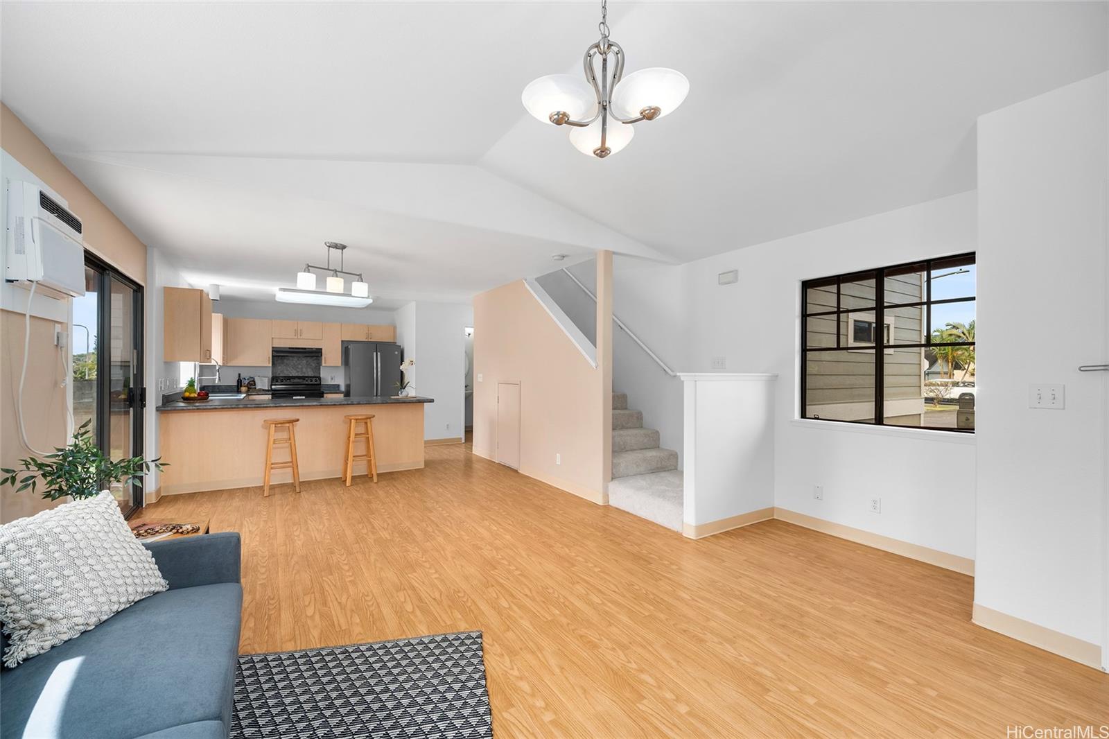 95-1061  Kekahi Street Mililani Mauka, Central home - photo 2 of 25