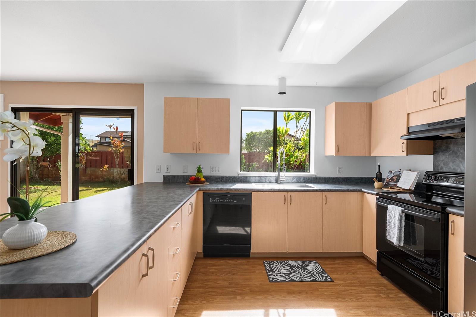 95-1061  Kekahi Street Mililani Mauka, Central home - photo 5 of 25