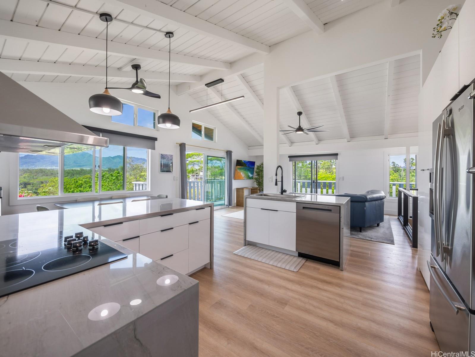 95-109  Waikalani Drive Waipio Acres/waikalani Woodlands, Central home - photo 2 of 25