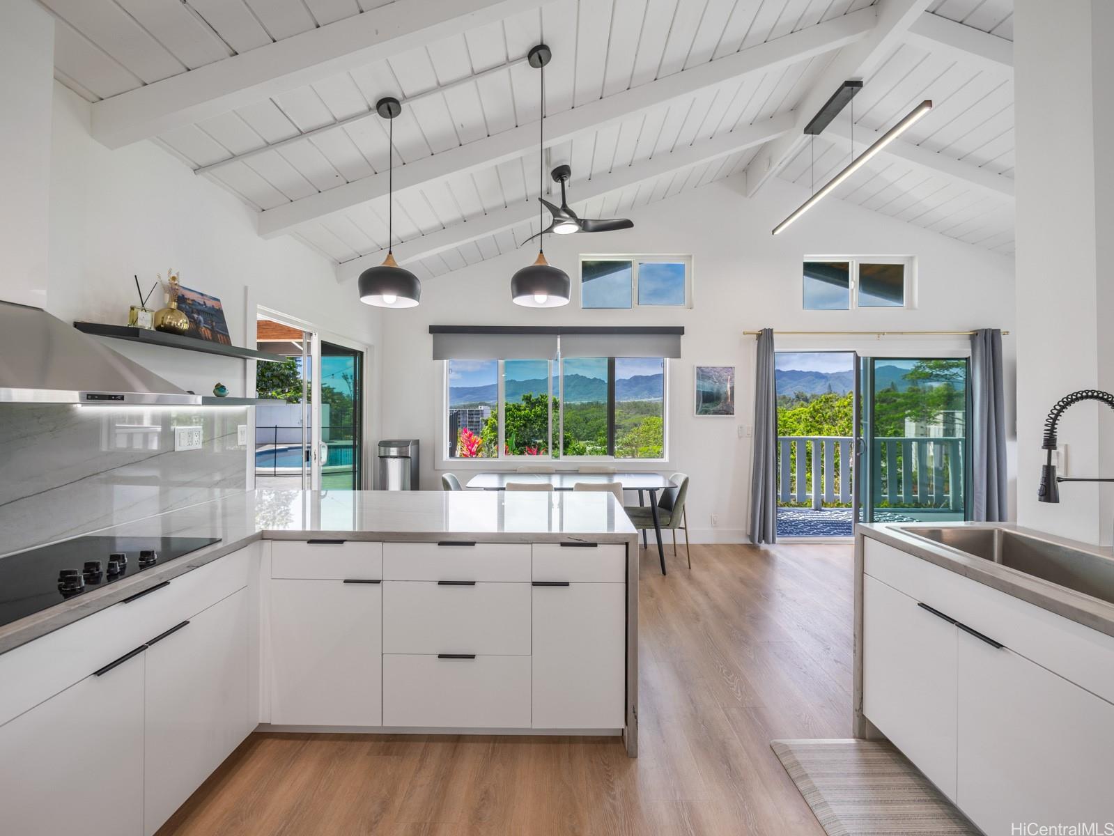 95-109  Waikalani Drive Waipio Acres/waikalani Woodlands, Central home - photo 4 of 25