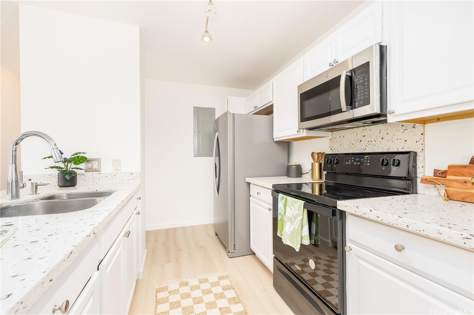 Mililani Town Assoc townhouse # 116, Mililani, Hawaii - photo 11 of 25