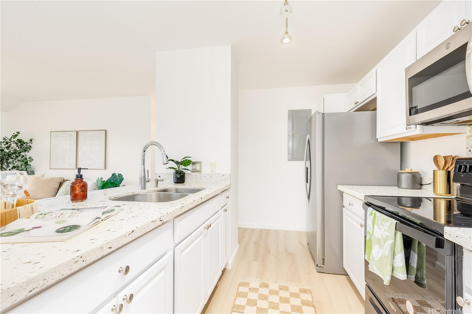 Mililani Town Assoc townhouse # 116, Mililani, Hawaii - photo 10 of 25