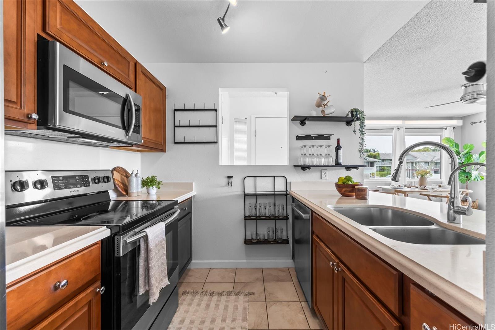 Mililani Town Association townhouse # 124, Mililani, Hawaii - photo 4 of 19